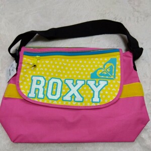 新品タグ付【ROXY☆ロキシー】ピンクのショルダーバック　斜め掛け　27×36×11cm　ビニールバッグ
