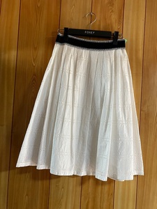 ブルマリン　Blumarine　カットワークフレアースカート　４０サイズ　ホワイト