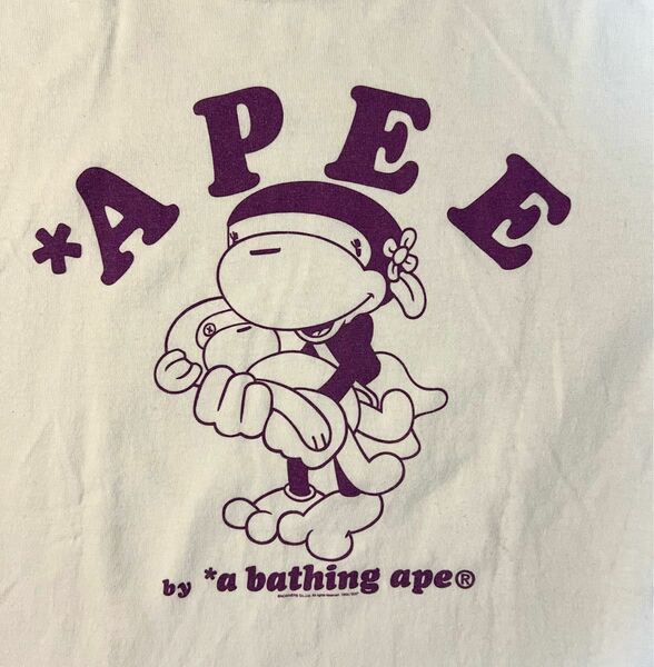 A BATHING APE（APEE）のTシャツです。