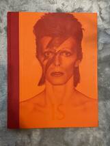 DAVID BOWIE is デヴィッド ボウイ 写真集　英語版_画像1