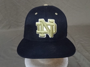 激レア USA購入 USカレッジ ノートルダム大学アイリッシュ【Notre Dame Irish] ロゴ刺繍入りキャップ ブラック 中古良品