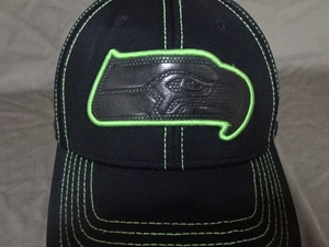 激レア USA購入【47BRAND】 NFLアメリカンフットボール シアトル シーホークス 【Seattle Seahawks】ロゴ刺繍入りキャップ 黒 中古品