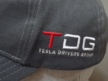 激レア USA購入 アメリカ企業モノ 世界的電気自動車メーカー テスラ【TESLA】【TDG】【TESLA DRIVERS GROUP】ロゴ刺繍入りキャップ中古良品_画像4