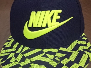 激レア USA購入 ナイキ【Nike】製 【NIKE TRUE】 ツバ部分 柄デザイン スウォッシュロゴ刺繍入り キャップ 中古良品