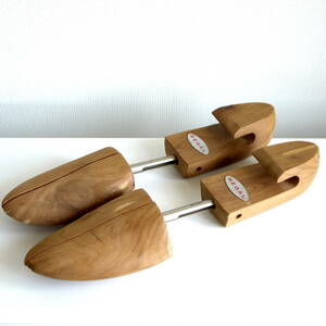 REGAL リーガル　シューツリー シューキーパー　木製 レッドシダー〈 L 26.5～28cm 〉大切な靴の保管に♪「防虫・防カビ・防臭・芳香」良品