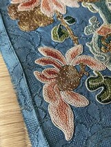 ★きものさらさ　アンティーク★I　中国布　中国刺繍　飾り布　相良刺繍　花鳥文様　清朝　面袋　装束　寺裂　時代裂　反物　古布　古裂_画像7