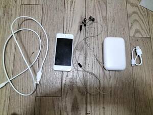 iPod touch 第５世代（A1421）中古品と充電器＋ヘッドホンのセット