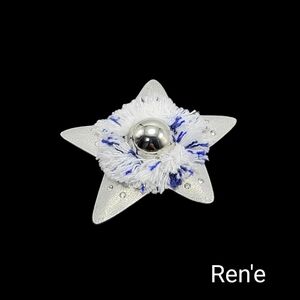 【美品】Ren'e ブローチ 星形 STAR ラインストーン付 マッドシルバー