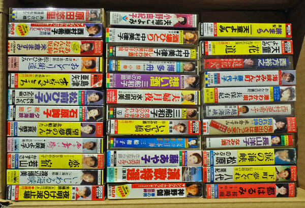 【新品あり】カラオケテープ・都はるみ/他全35巻/演歌・未開封5巻・開封30巻・美品多・使用頻度低