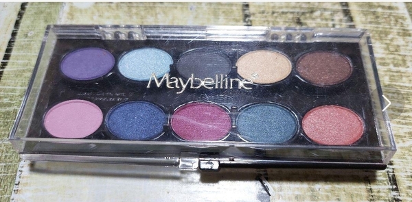 新品 MAYBELLINE アイシャドウ ブルーミングカラー テンブティック02