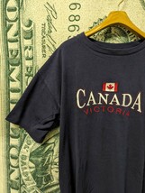 80s ビンテージ CITYSCAPE 刺繍 半袖 Tシャツ カナダ製 1980年代製■表記Lサイズ ネイビー madeinCANADA VICTORIA 国旗 古着 古着卸 70s_画像3