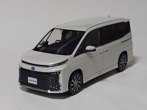 トヨタ ヴォクシー 1/30 非売品 ミニカー カラーサンプル ホワイト 現状品 本体のみ