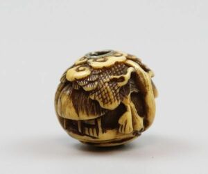  era . thing . shop scenery map small . height carving .. sphere netsuke TK064