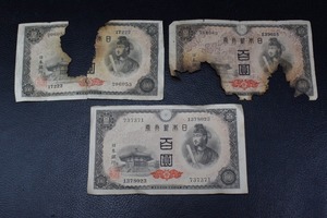  100 .3 sheets old note old . Japan Bank old . old coin 