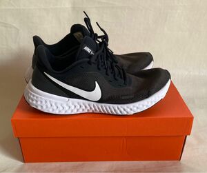 ナイキ NIKE レボリューション5 ブラック　メンズ　27cm BQ3204-002 ランニングシューズ　