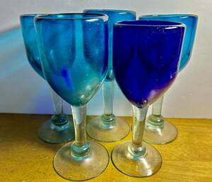 メキシコ産ワイングラス(青色)H＝約20cm W＝約7.5cmメキシコで、購入しましたアンティーク