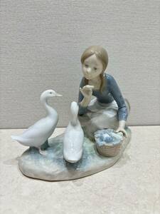M4163 ◆ LADRO / リヤドロ『 フィギュリン / 少女とアヒル 』◆ / 陶磁器 ◆人形 陶器 置物 アンティーク ◆