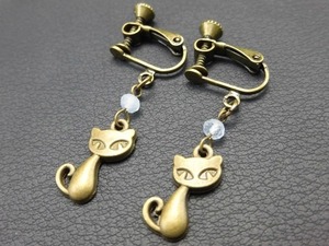 【３月誕生石】アクアマリン×猫の大人可愛いイヤリング　５４４