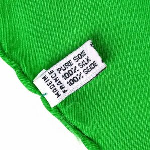 175150◆美品 CELINE セリーヌ 大判スカーフ シルク グリーン 緑 ゴールド ネイビー チェーンモチーフ レディース ファッション/ Gの画像3