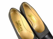 175967〇 Ferragamo フェラガモ パンプス 靴 22.5cm キャンバス レザー グレー ブラック ミドルヒール スクエアトゥ 通勤 レディース/ F_画像4