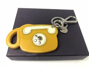 美品　プラダ　プラスティック　キーリング　キーホルダー　電話型　バッグチャーム　キーリング　 イエロー/黄色　幅約8cm　YAS-5092