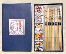 新品　民芸手書き絵作者　伊藤登雄　朱丸赤絵　箸（竹）＆箸置（陶器）　五点揃_画像1