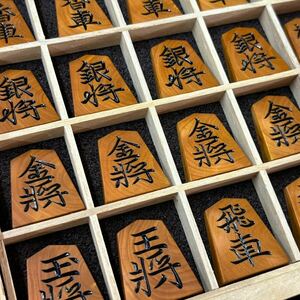 54 beautiful goods * shogi piece hawk mountain work . made flat box attaching . flag shogi tool Zaimei shogi carving piece . carving [1 jpy selling out * postage exhibitior charge ]