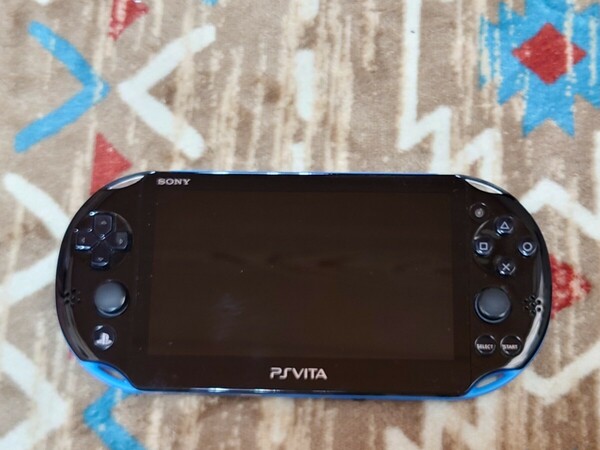 PS Vita PCH-2000 本体