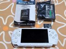 PSP 3000 本体 ホワイト バッテリー 充電器 メモリースティック_画像1