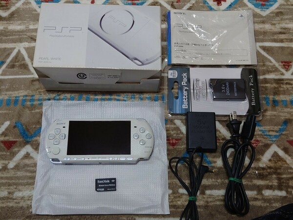PSP 3000 本体 ホワイト バッテリー 充電器 メモリースティック 説明書類 箱