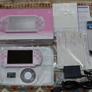 美品 PSP 2000 本体 ローズピンク バッテリー 充電器 メモリースティック 説明書類 ハガキ 箱 勇者のくせになまいきだ