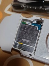PSP 3000 本体 ホワイト バッテリー 充電器 メモリースティック_画像3