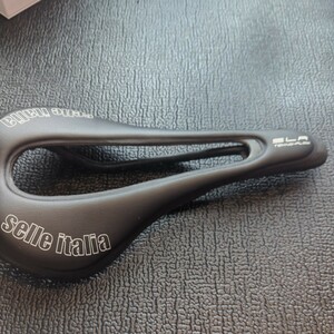 selle ITALIA セライタリア SLR TEKNO FLOW サドル カーボンレール 美品