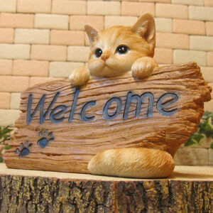 リアルな猫の置物　ウエルカムボード　キャット　チャトラ　ねこ　フィギュア　オブジェ　ガーデン　ベランダアート