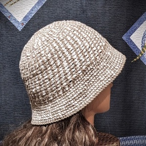  hand-knitted * cotton &linen entering * reversible * bucket hat * eggshell white × mocha light brown group * knitted hat * hat * hand made * including carriage 