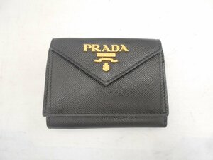 【PRADA】プラダ　三つ折り財布　ブラック　レザー　SY02-BYK