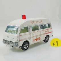 69 トミカ 日本製 No. 3 S=1/67 日産 キャラバン ドクターカー 救急車_画像1