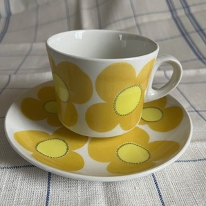 ◎ARABIA アウリンコ（Aurinko）花柄[黄] コーヒーカップ＆ソーサー 北欧ヴィンテージの画像1