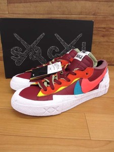 KAWS × SACAI × BLAZER LOW "TEAM RED" DM7901-600 （チームレッド/オレンジ/ピンク/ブルー）