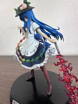 中古品　東方プロジェクト　非想非非想天の娘　比那名居天子　1/8　フィギュア　_画像4