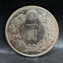 5136［古銭銀貨］銀貨保証　一圓銀貨　明治13年　約27.09g　約38.77mm　比重約10.2_画像2