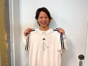 [ Africa child support charity ]. tree .. san with autograph sport wear 