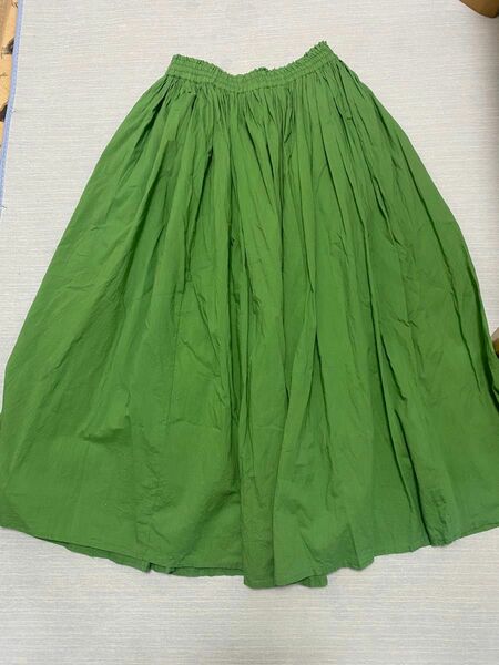 グリーン　スカート