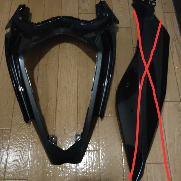 Ninja250 メタリックカーボングレー　テールカウル　新品(左のみ)