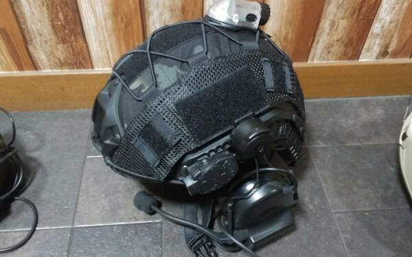 ヘルメットカバー ヘルメット保護用 ブラック 傷保護 互換性あり ヘッドウェア サバゲー ペイントボール 射撃 狩猟活動 タクティカル