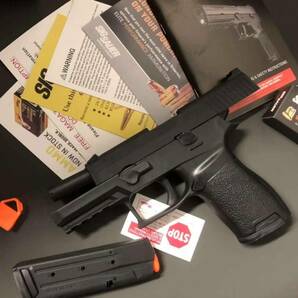 モデルガン 非発射型無動力 貫通銃口 高い完成度 SIG P250 NHの刻印 シリアルナンバー 並行輸入品 鑑賞用 コレクター リアル再現 精密 