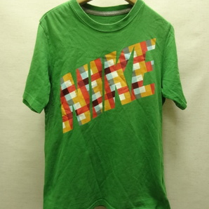 全国送料無料 ナイキ NIKE 子供服 キッズ 男＆女の子 半袖 綿100% 緑色 カラフルロゴプリントTシャツ 150(M/145)