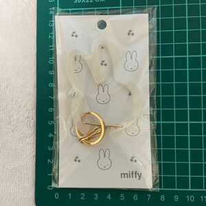 キーホルダー MIFFY DIE CUT アクリルカラビナチャーム　ホワイト系　定価1,980円