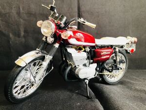 SUZUKI-GT380カスタムプラモデル完成品・フィギュアケース付