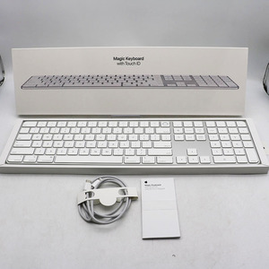 極美品 Apple Magic Keyboard MK2C3LL/A （白、テンキー・TouchID付き、US配列） 元箱あり